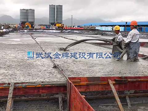 公路工程泡沫轻质土路基施工现场